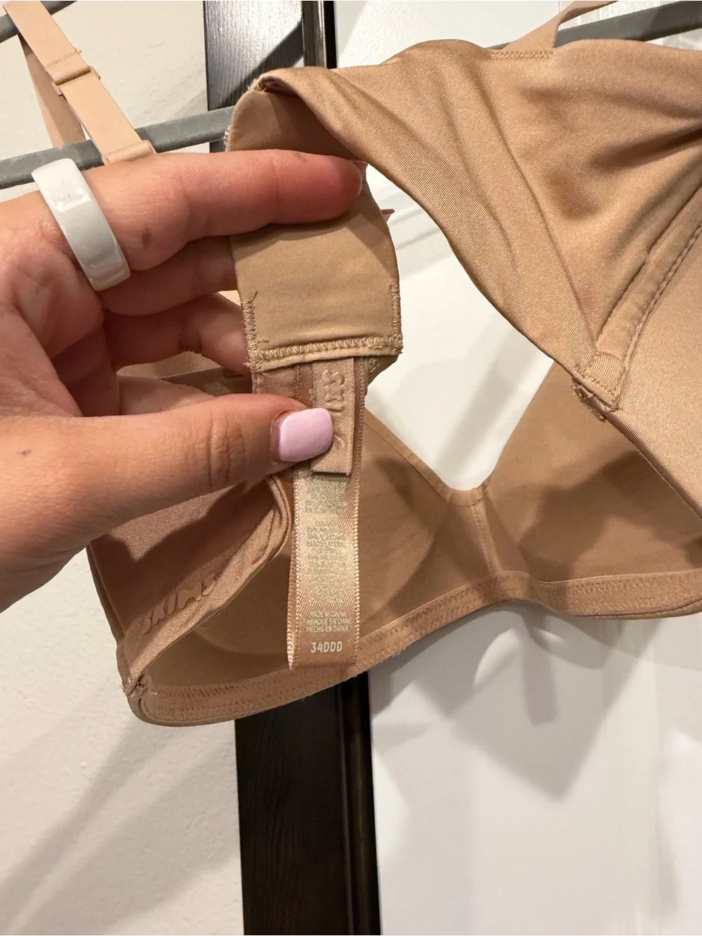 Skims Smooth Wireless Bra in Nude - Picture 4 of 4